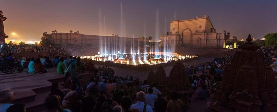 New Delhi: Akshardham Temple Light Show With Custom Add Ons - Exhibitions, shopping, and the controlled visitor route