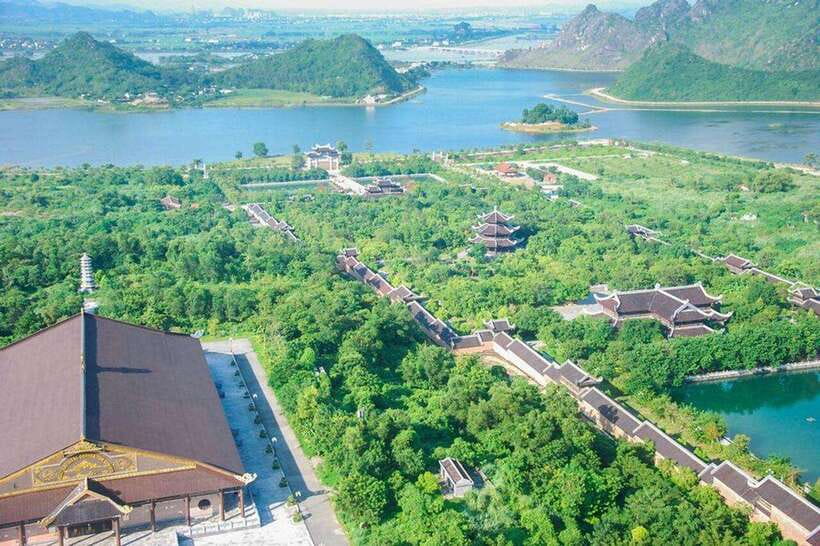 Ninh Binh : Bai Dinh Pagoda, Trang An, and Mua Cave Tour - Lunch with local food in the middle of the day