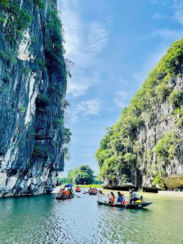 Ninh Binh : Bai Dinh Pagoda, Trang An, and Mua Cave Tour - What the $56 price really covers