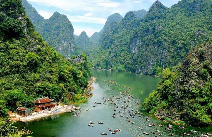 Ninh Binh : Bai Dinh Pagoda, Trang An, and Mua Cave Tour - Bai Dinh Pagoda and its grand scale