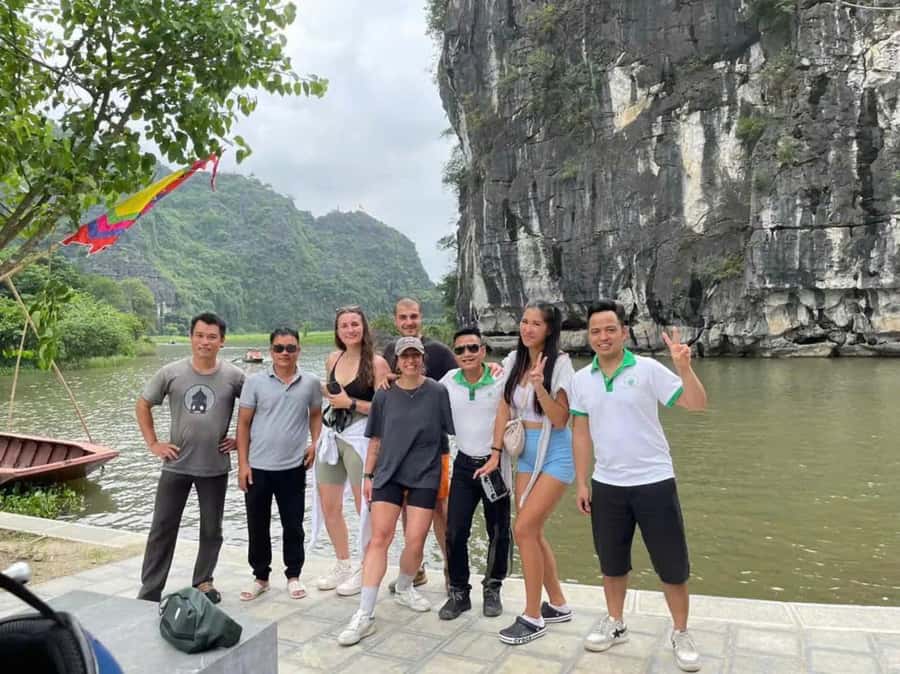 Ninh Binh Jeep Adventure: Temples, Lotus, Fishing & Cooking - Fishing with bamboo baskets