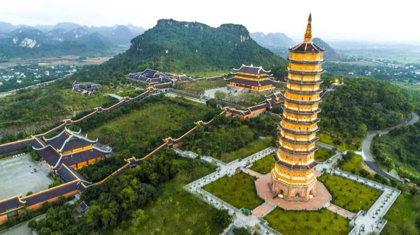 Ninh Binh : Mua Cave, Bai Dinh Pagoda, and Trang An Day Tour - Climbing Mua Cave for the Ngoa Long Mountain view