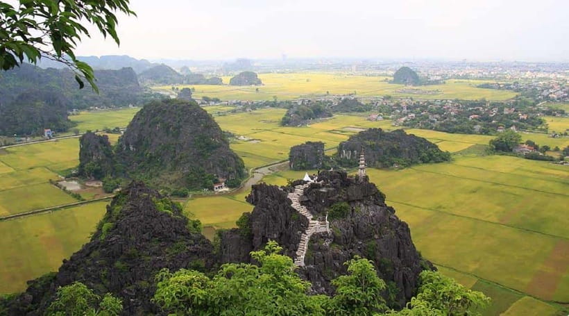 Ninh Binh : Mua Cave, Bai Dinh Pagoda, and Trang An Day Tour - A countryside lunch between the major sights