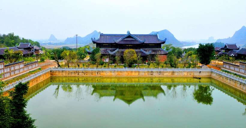 Ninh Binh : Mua Cave, Bai Dinh Pagoda, and Trang An Day Tour - Bai Dinh Pagoda and its enormous scale