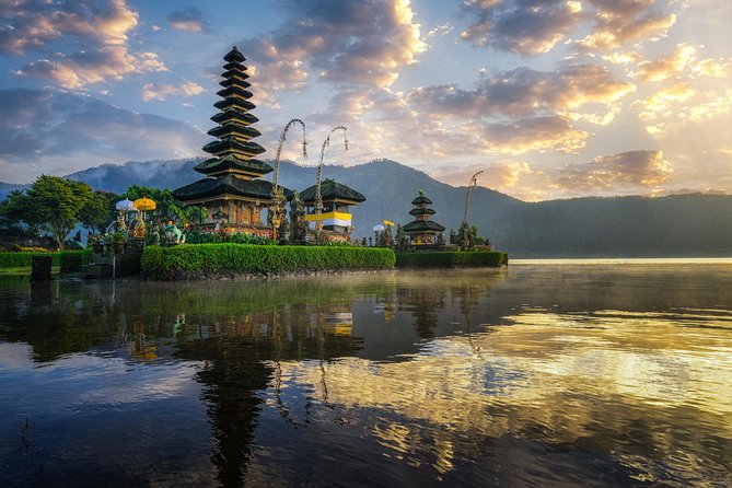North Bali: Sekumpul Waterfalls and Ulun Danu Temple Tour - Sekumpul Waterfalls are worth the hard climb