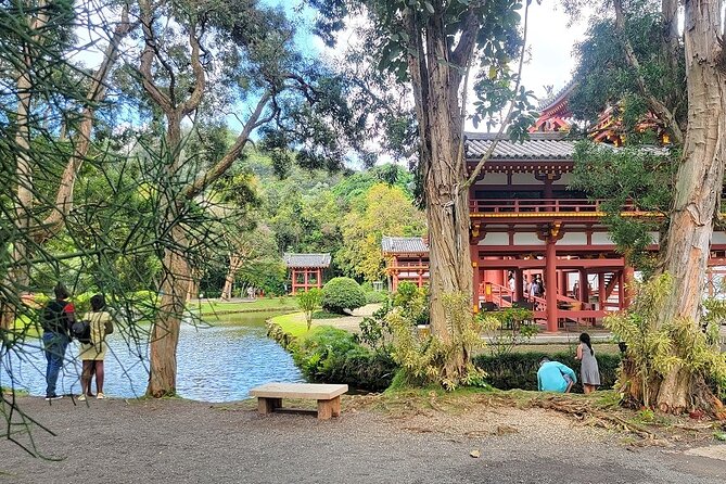 Oahu Circle Island Tour with Byodo-In Temple Admission - Twenty minutes in Haleiwa