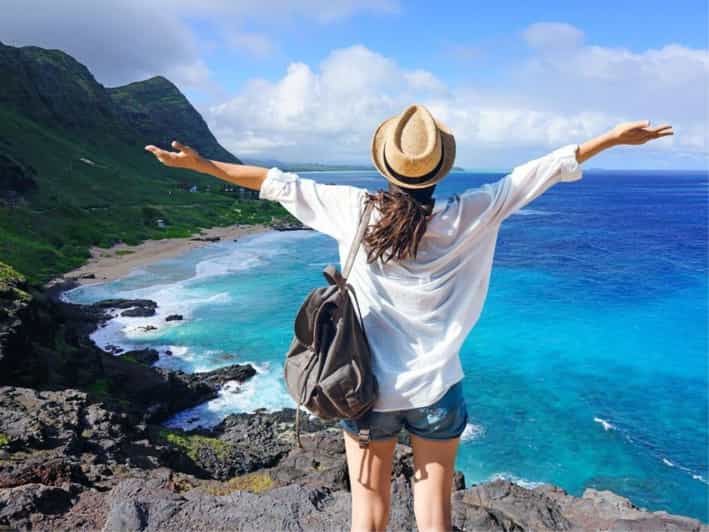Oahu Circle Island Tour with Byodo-In Temple Admission - What the guide adds to a busy route