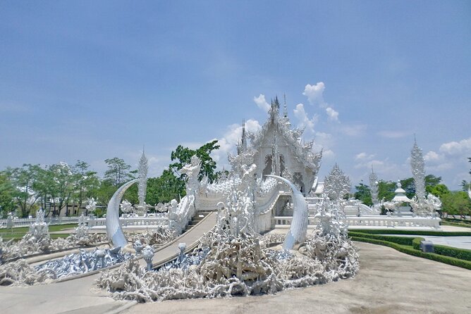 One Day Tour Chiang Rai(White Temple , Blue Temple, Black House) Private Tour - Lunch, water, and the value of a private guide