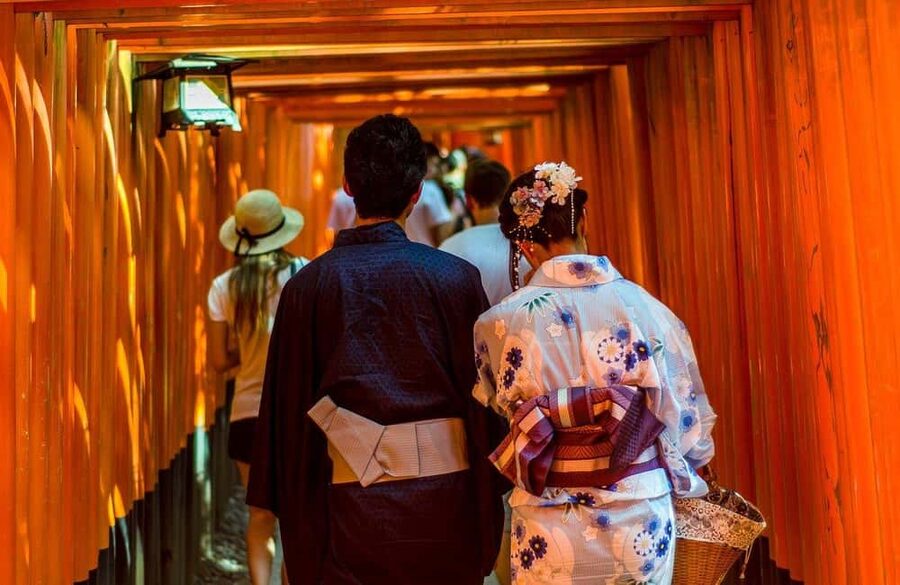 Osaka/Kyoto: Arashiyama, Nara Park, Fushimi Shrine Tour - Fushimi Inari saves its strongest image for the afternoon