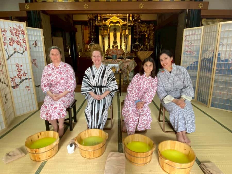 Osaka Temple Cool Foot Bath & Matcha Experience〈45min〉 - The cooling foot bath and scrub massage