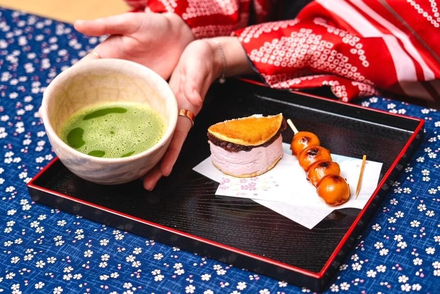 Osaka Temple Head Spa &Matcha Facial – Refresh & Glow〈90min〉 - The foot bath before the Buddha