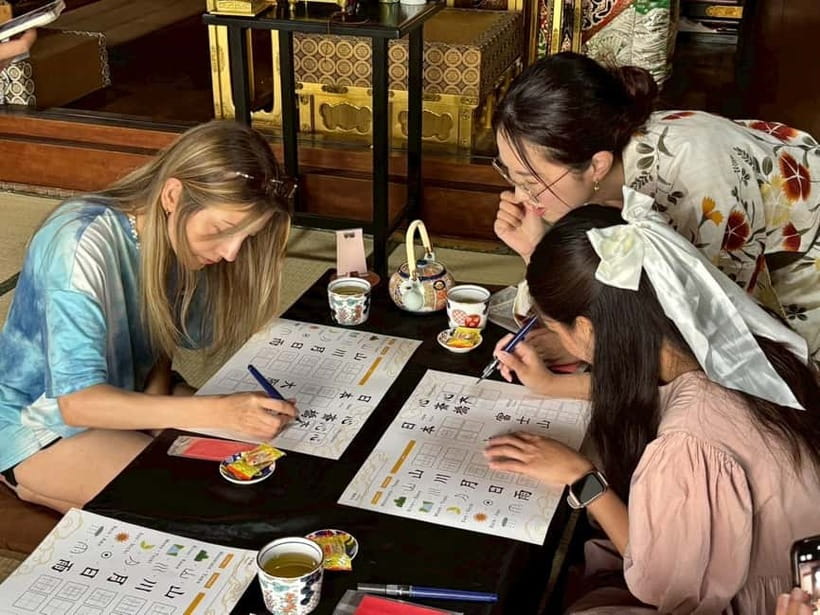 Osaka: Temple Tour and Traditional Calligraphy Lesson - Meditation before the brush touches paper