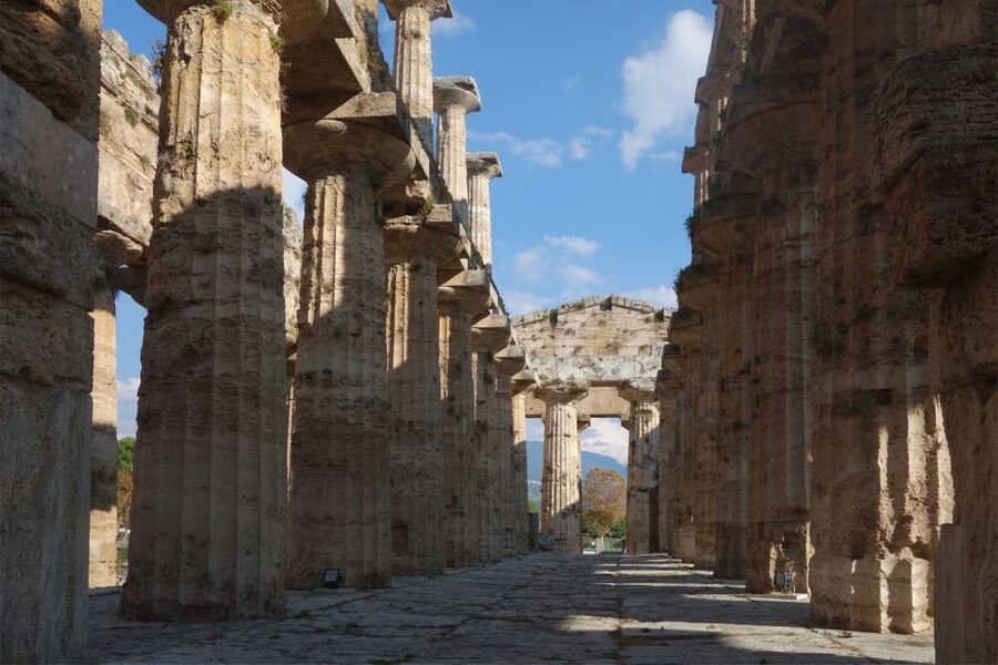 Paestum: Temples and Museum Tour with Archaeologist Guide - Reading the temples with an archaeologist