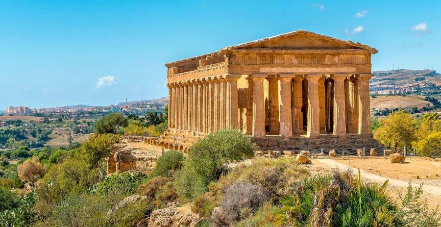 Palermo: Valley of the Temples and Scala dei Turchi Day Trip - The minibus ride, guides, and group experience