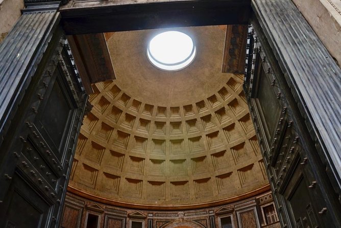 Pantheon Elite Guided Tour - Rome's Iconic Ancient Temple - Group Size, Timing, and the Crowds