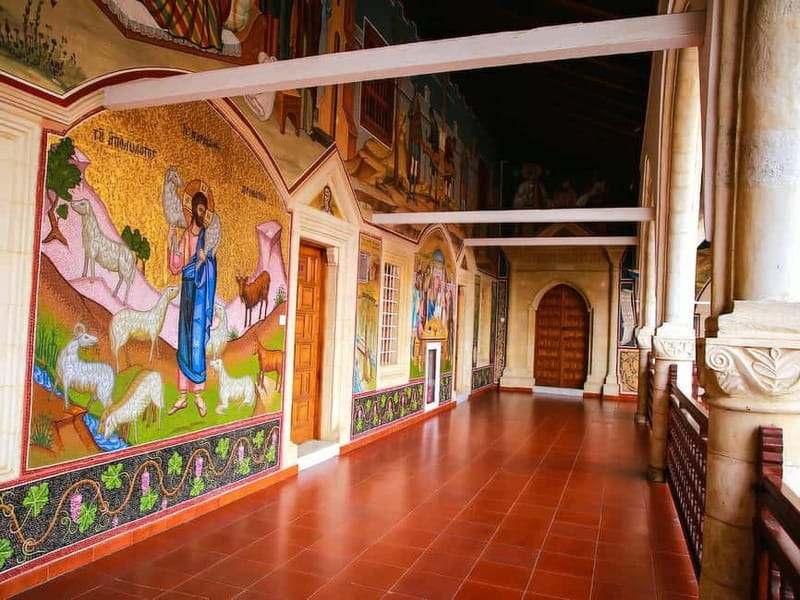 Paphos: Troodos, Omodos & Kykkos Monastery Full-Day Tour - Mount Throni and the tomb of Archbishop Makarios III