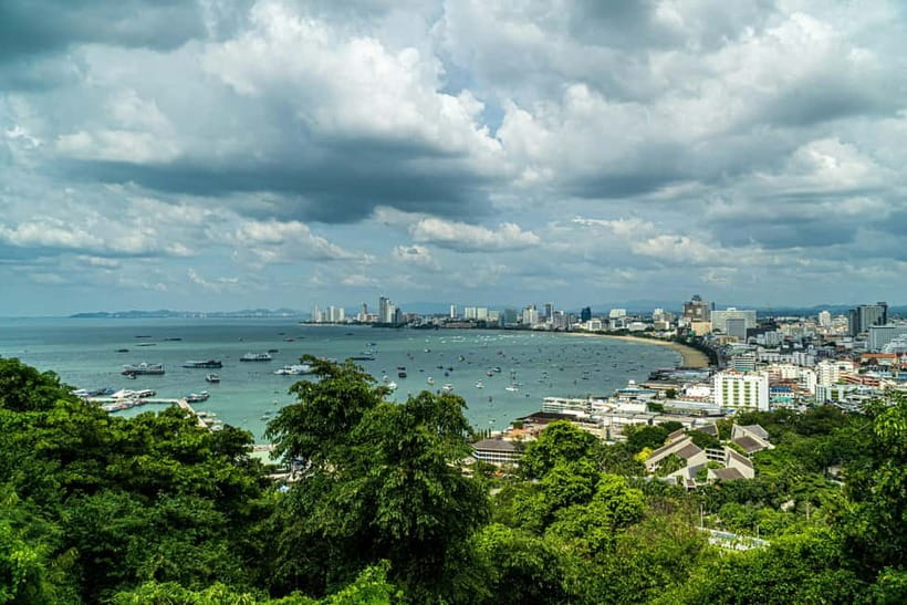 Pattaya: Big Buddha Temple, Night Market, and Sunset Tour - A short visit to Wat Phra Yai and the Big Buddha