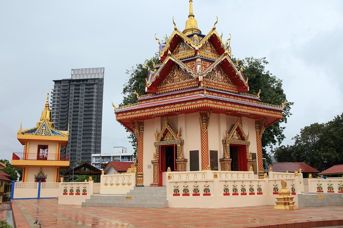 Penang City & Temple Tour With Penang Hill(Fast Lane) - The guides are a major part of the value