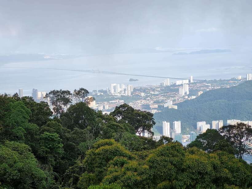 Penang: Kek Lok Si Temple and Penang Hill Guided Tour - Why the temple guide matters