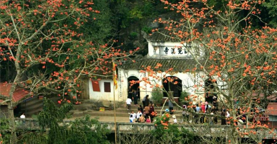 Perfume Pagoda Full-day trip From Hanoi - Cruising Yen Stream by local boat