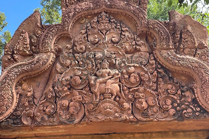 Phnom Kulen Waterfall and Banteay Srei Temple Tour from Siem Reap - Lunch near Banteay Srei