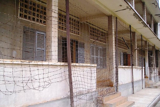 Phnom Penh City Tour, Silver Pagoda, Genocide Museum, Killing Fields - A fast introduction to Phnom Penh’s two very different faces