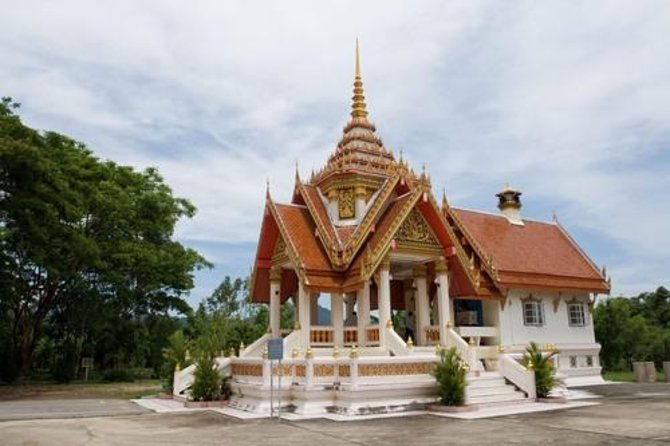 Phuket Giant Water Lilies & Temple Tour - Private & All-Inclusive - At a glance: what this Phuket morning includes