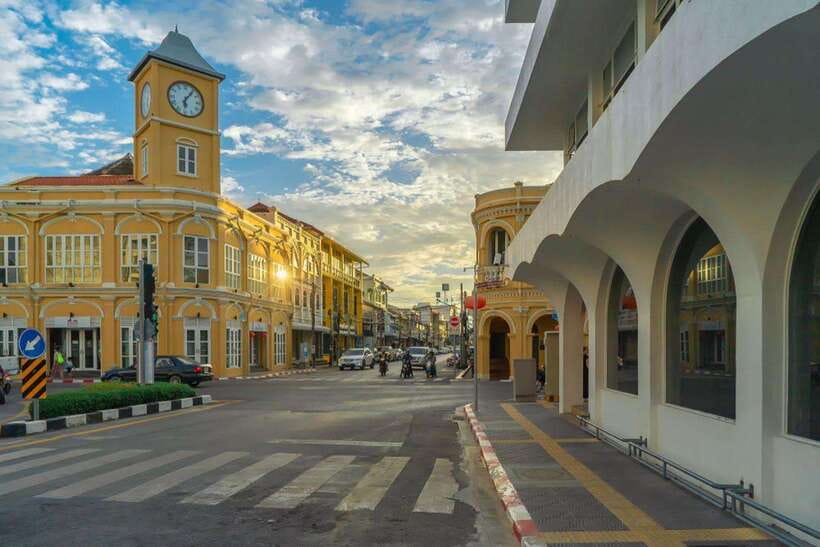 Phuket: Half-Day City Tour with Big Buddha and Wat Chalong - Cashews, dried fruit, and the risk of sales stops