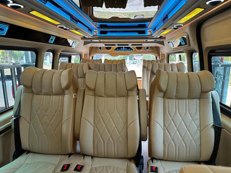 Phuket: Old Town, Chalong Temple, and Great Buddha Van Tour - Driver communication deserves careful attention