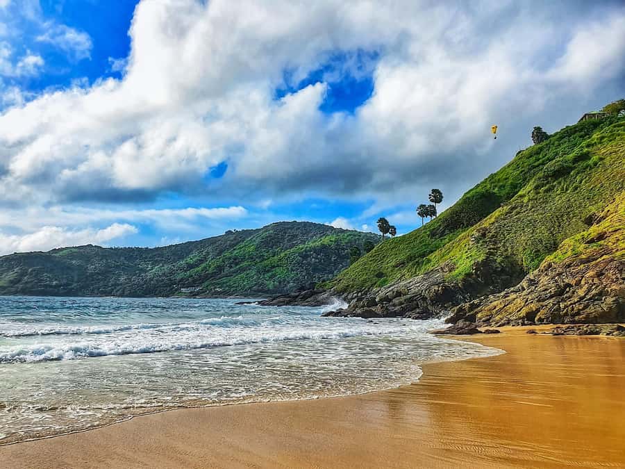 Phuket: PromthepCape,Swim Ya-Nui Beach,Buddha,Chalong Temple - What the cashew nut factory adds