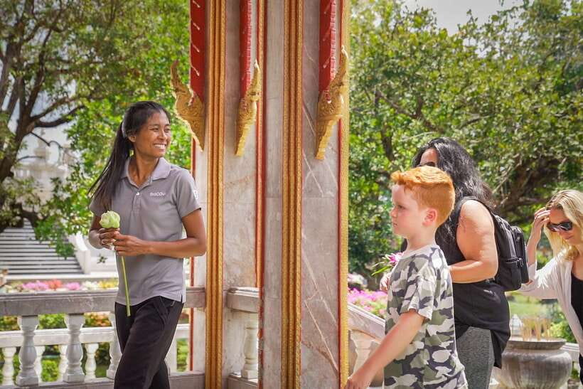 Phuket: Wat Chalong, Viewpoint, and Old Town Guided Tour - Karon Viewpoint: a quick lesson in Phuket’s shape