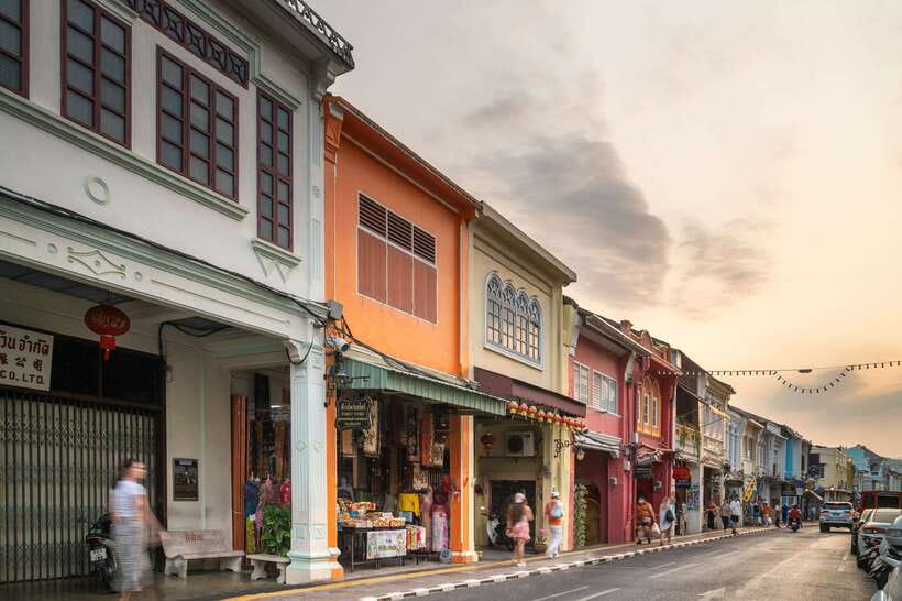 Phuket: Wat Chalong, Viewpoint, and Old Town Guided Tour - Phuket Old Town: colorful streets and a tight schedule