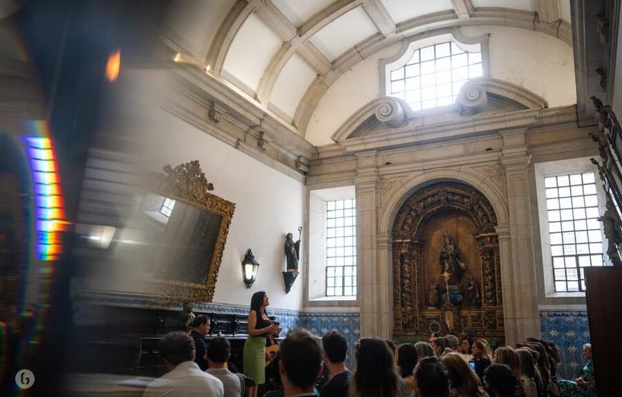 “Porto: Fado Show with Guided Tour in a Historic Monastery” - The monk-made products shop