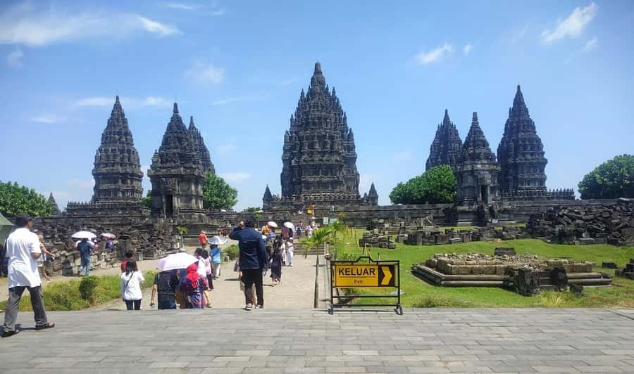 Prambanan Temple Afternoon Tour - Entering Prambanan and handling the ticket
