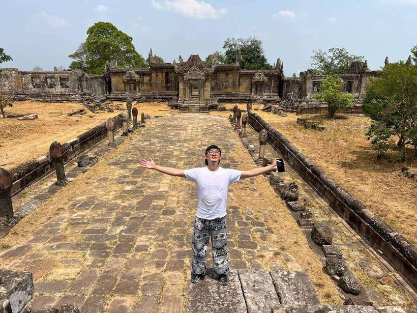 Preah Vihear: Full-Day Preah Vihear and Koh Ker Temple Tour - Climbing Preah Vihear by 4x4