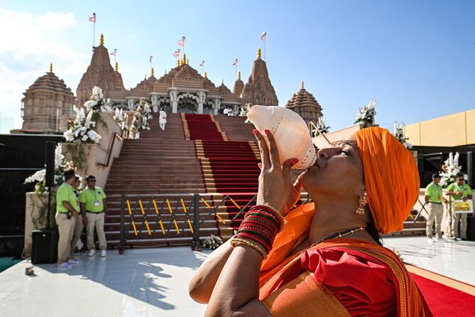Premium Abu Dhabi City Tour With Hindu Temple Visit - Private - The Corniche adds open space and city views