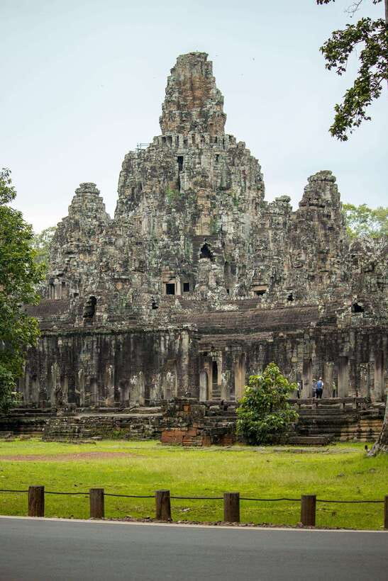 Private Angkor Wat Sunset Tour with Lunch and Snack Included - Meeting the stone faces of Bayon