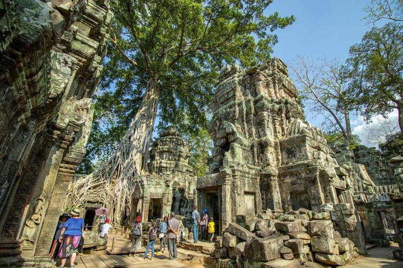 Private Angkor Wat Sunset Tour with Lunch and Snack Included - Guides, drivers, and the personal side of the tour
