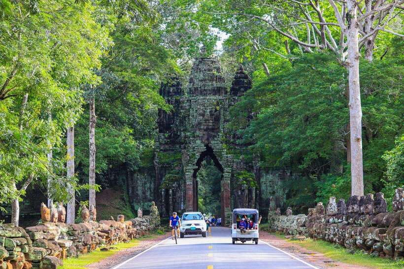 Private Angkor Wat Sunset Tour with Lunch and Snack Included - Starting with Angkor Wat and Khmer symbols