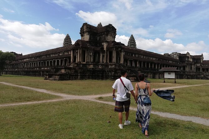 Private Angkor Wat Temple Tour - Bayon and the smiling faces of Angkor Thom