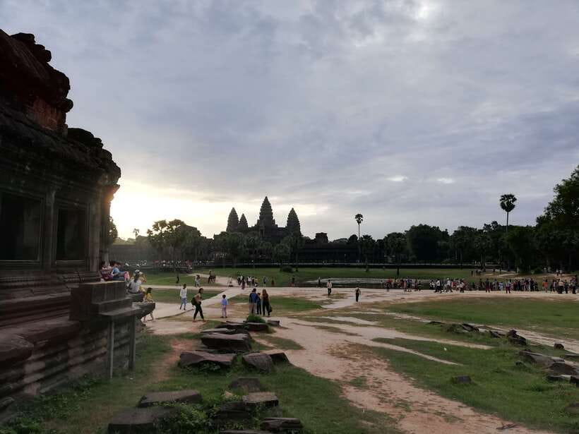 Private Angkor Wat Temple Tour - Guides who add more than a timetable