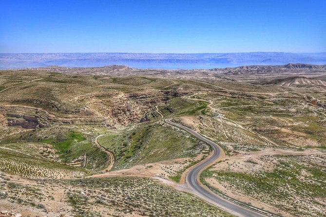 Private Day Tour: St. George's Monastery, Wadi Qelt, Mar Saba, and Bethlehem - Mar Saba and its cliffside setting