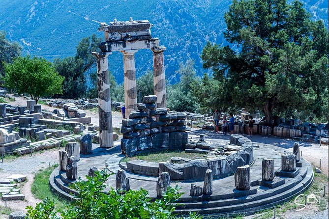 Private Delphi and Hosios Loukas Monastery - Great Lunch and Drinks Included - Athena Pronaia and the photograph most tours skip