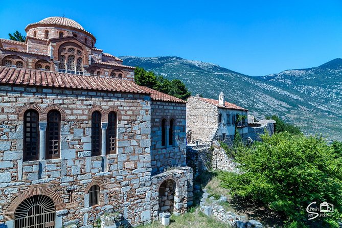 Private Delphi and Hosios Loukas Monastery - Great Lunch and Drinks Included - Private transport, pickup choices, and the long return