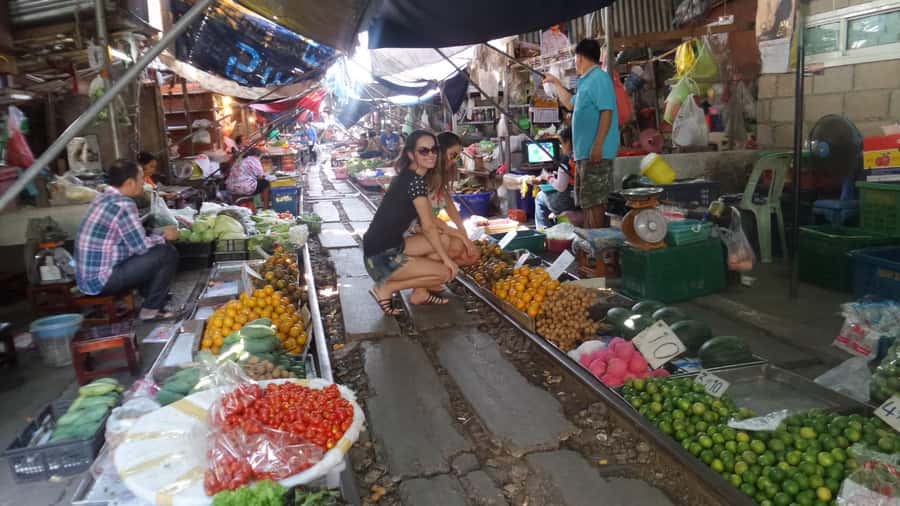 Private Floating & Train Market + DRAGON Temple + Thai Cafe - Damnoen Saduak by paddle boat