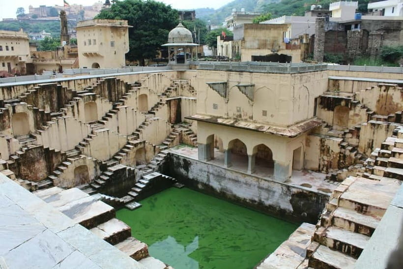 Private Full-Day Jaipur Guided Tour with Monkey Temple - Jal Mahal from the lakeside road