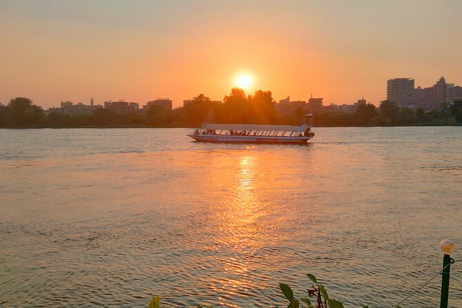 Private Guided Tour in Giza Pyramids, Valley Temple, and Sphinx - Booking, cancellation, and practical details