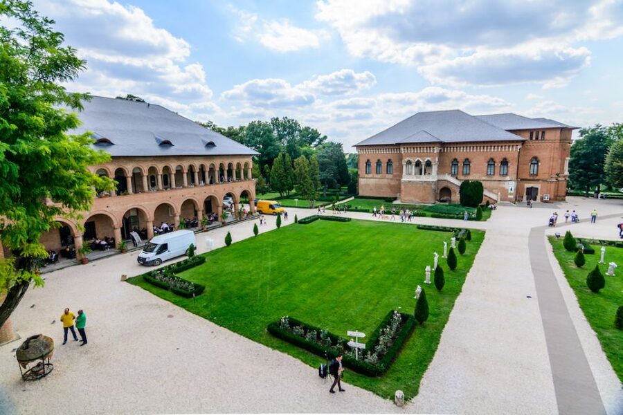 Private Half Day Trip to Snagov Monastery & Mogosoaia - What the private format really adds