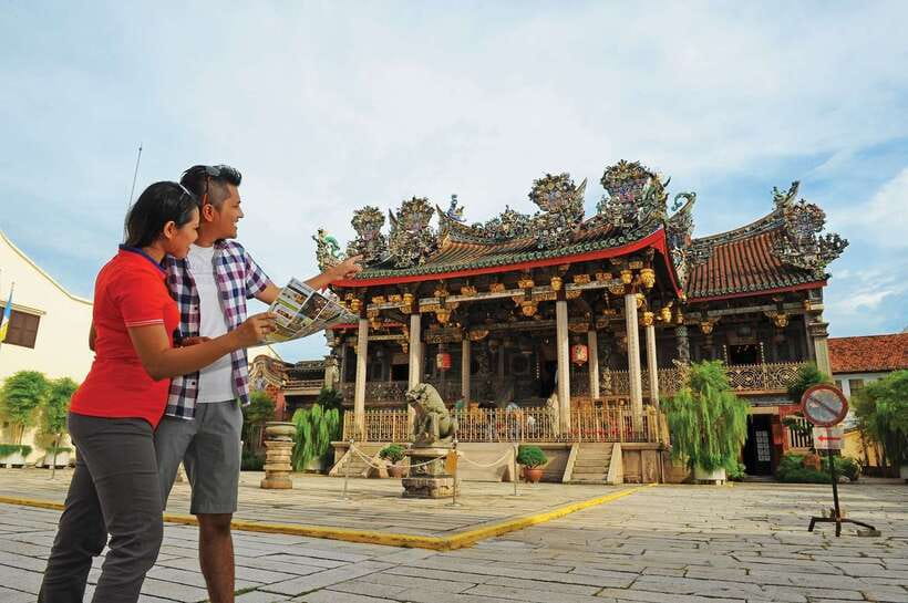 Private Penang City Tour with Kek Lok Si Temple - George Town’s streets and street art