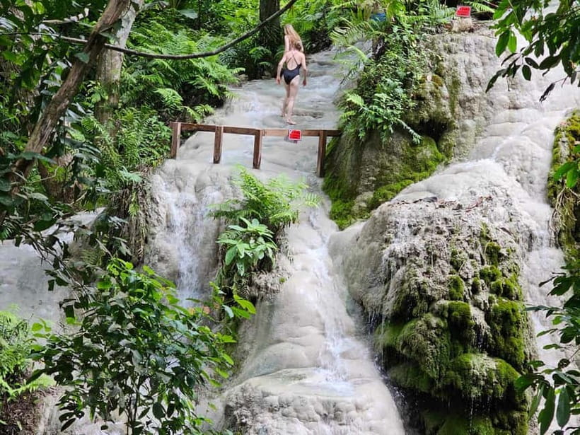 Private : Sticky Waterfall & Secret Temple & Karen Village. - Key points at a glance